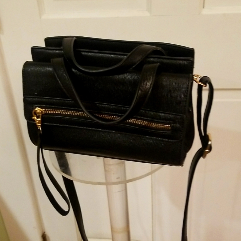 Adorable perfect travel bag 2 way gold hardware